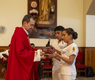 Imposición de insignias a estudiantes de Enfermería
