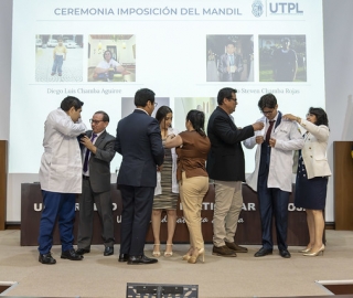 Ceremonia de imposición de mandiles a los estudiantes de 7mo ciclo de la carrera de Psicología Clínica