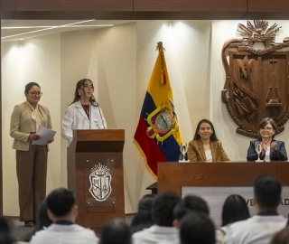 Estudiantes de Fisioterapia reciben sus mandiles