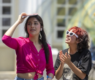 La UTPL participa en el Festival Internacional de Artes Vivas Loja con sus talentosos grupos de arte en la Plaza de la Cultura