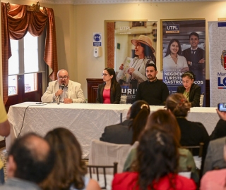 Rueda de prensa socialización de resultados del perfil turista a la ciudad de Loja en 2025.