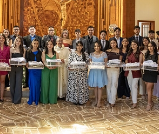 Imposición de mandiles | Carrera de Bioquímica y Farmacia