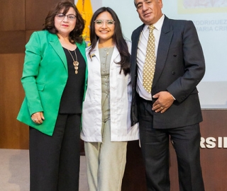 Imposición de insignias a estudiantes de Medicina Imposición de insignias a estudiantes de Medicina