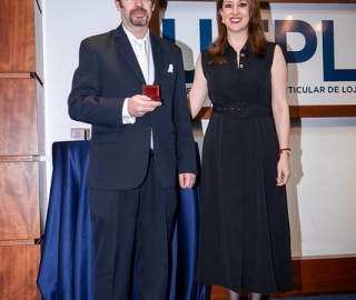 Homenaje al personal de nuestros centros universitarios por sus años de servicio. Homenaje al personal de nuestros centros universitarios por sus años de servicio.
