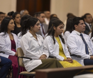 Imposición de Insignias – Carrera de Medicina