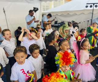 La UTPL participa en el Festival Internacional de Artes Vivas Loja con sus talentosos grupos de arte en la Plaza de la Cultura