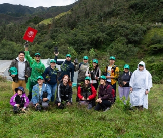 Reforestación en Cajanuma en alianza con Cascos Verdes
