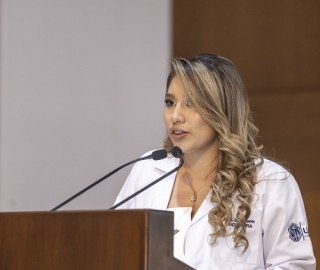 Imposición de mandiles a estudiantes de Fisioterapia