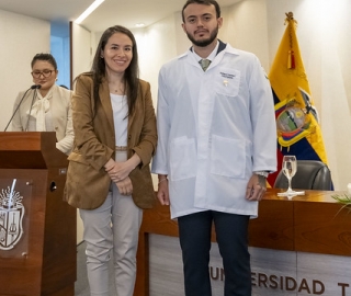 Estudiantes de Fisioterapia reciben sus mandiles
