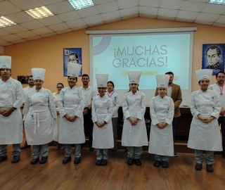 Ceremonia de investidura de los estudiantes de primer ciclo de la carrera de Gastronomía