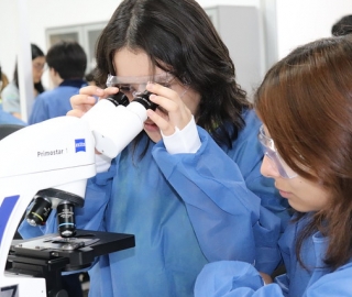 Talleres Académicos dirigidos a estudiantes de bachillerato de Loja Talleres Académicos dirigidos a estudiantes de bachillerato de Loja