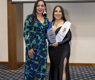 UTPL Escuela de Negocios reconoció el esfuerzo, dedicación y excelencia académica de sus mejores egresados. UTPL Escuela de Negocios reconoció el esfuerzo, dedicación y excelencia académica de sus mejores egresados.