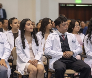 Imposición de Insignias – Carrera de Medicina