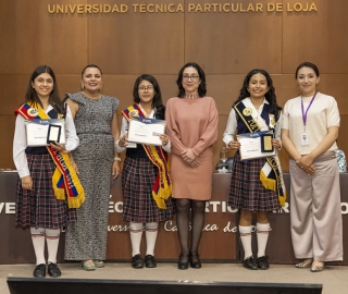 UTPL reconoció el compromiso de los abanderados de los colegios de Loja por su excelencia académica