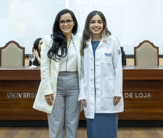 Imposición de mandiles a estudiantes de Nutrición y Dietética