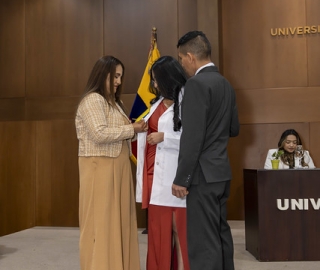 Imposición de Insignias – Carrera de Medicina