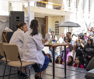 La UTPL participa en el Festival Internacional de Artes Vivas Loja con sus talentosos grupos de arte en la Plaza de la Cultura