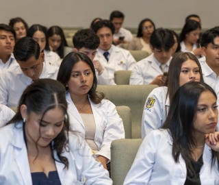 Imposición de mandiles | Carrera de Bioquímica y Farmacia