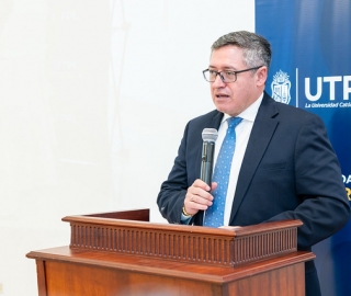 Entrega simbólica de acreditaciones internacionales otorgadas por la Agencia Acreditadora de Chile A&C.