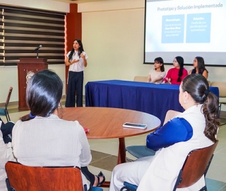 Integración del Aprendizaje Basado en Retos y Design Thinking en contabilidad: desarrollo de competencias prácticas y organización financiera ética en emprendimientos