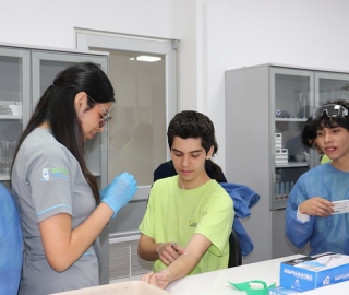 Talleres Académicos dirigidos a estudiantes de bachillerato de Loja Talleres Académicos dirigidos a estudiantes de bachillerato de Loja