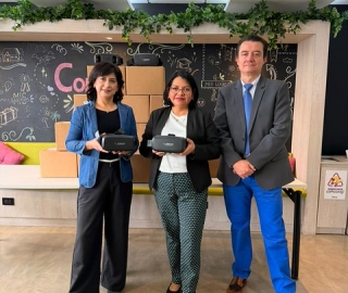 Bagó donó 60 gafas no electrónicas a la UTPL