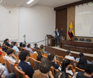 Conferencia Magistral “Del dato al impacto: la materia prima de la economía del siglo XXI”.