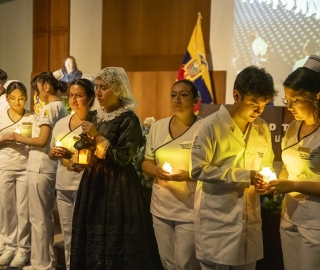Imposición de insignias a estudiantes de Enfermería