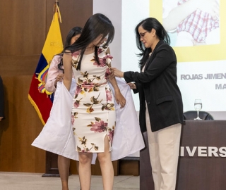 Imposición de mandiles a estudiantes de Fisioterapia