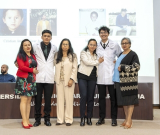 Ceremonia de imposición de mandiles a los estudiantes de 7mo ciclo de la carrera de Psicología Clínica