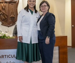 Estudiantes de Fisioterapia reciben sus mandiles