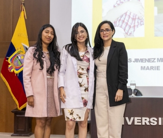 Imposición de mandiles a estudiantes de Fisioterapia
