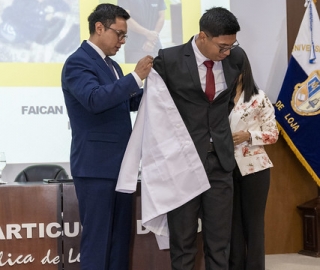 Imposición de mandiles a estudiantes de Fisioterapia