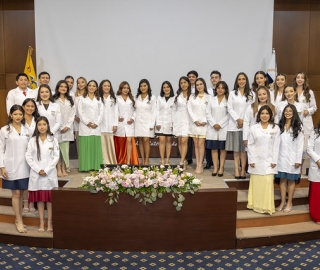 Imposición de mandiles a internos rotativos de la carrera de Nutrición y Dietética – Cohorte mayo 2025 / abril 2026