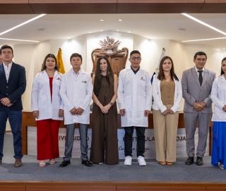 Imposición de mandiles | Carrera de Bioquímica y Farmacia