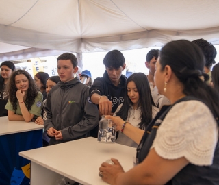 La UTPL participa en el Festival Internacional de Artes Vivas Loja con sus talentosos grupos de arte en la Plaza de la Cultura