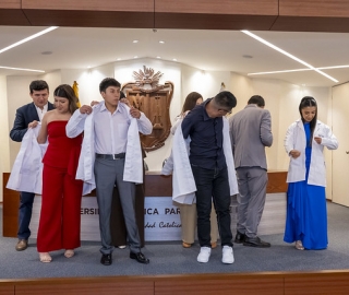 Imposición de mandiles | Carrera de Bioquímica y Farmacia