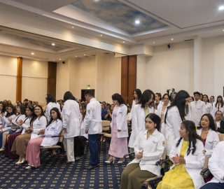 Imposición de Insignias – Carrera de Medicina