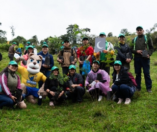 Reforestación en Cajanuma en alianza con Cascos Verdes