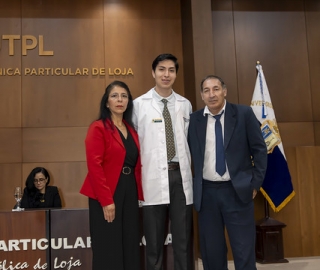 Imposición de Insignias – Carrera de Medicina