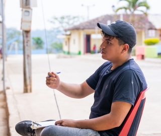 Visita de estudiantes y docentes de Economía al proyecto de producción sostenible meliponícola en el cantón Puyango