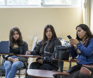 Aldea Global: La internacionalización de la práctica artística dictado por el docente Óscar Verde, de la Universidad Autónoma de México Aldea Global: La internacionalización de la práctica artística dictado por el docente Óscar Verde, de la Universidad Autónoma de México