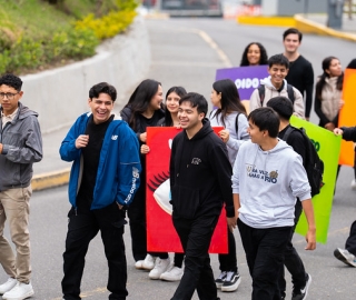 Desfile de Promociones y Ginkana – 25 Años de Medicina UTPL Desfile de Promociones y Ginkana – 25 Años de Medicina UTPL