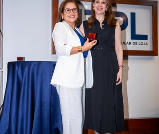 Homenaje al personal de nuestros centros universitarios por sus años de servicio. Homenaje al personal de nuestros centros universitarios por sus años de servicio.