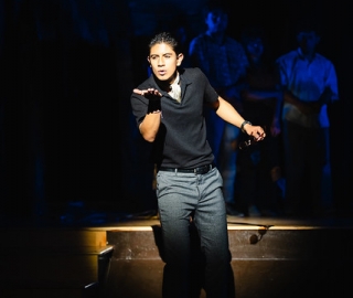 Obra de Teatro Los unos vs los otros Obra de Teatro Los unos vs los otros