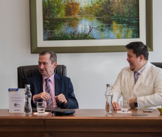 UTPL certificada Establecimiento 100% Libre de Humo UTPL certificada Establecimiento 100% Libre de Humo