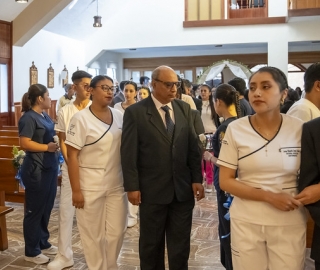 Imposición de insignias a estudiantes de Enfermería