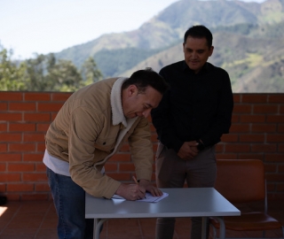 MAGAP entrega embriones bovinos y paquetes tecnológicos a UTPL