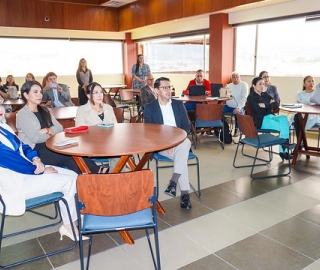 Integración del Aprendizaje Basado en Retos y Design Thinking en contabilidad: desarrollo de competencias prácticas y organización financiera ética en emprendimientos