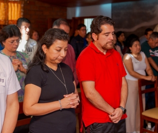 Renovando el amor: encuentro de parejas y matrimonios